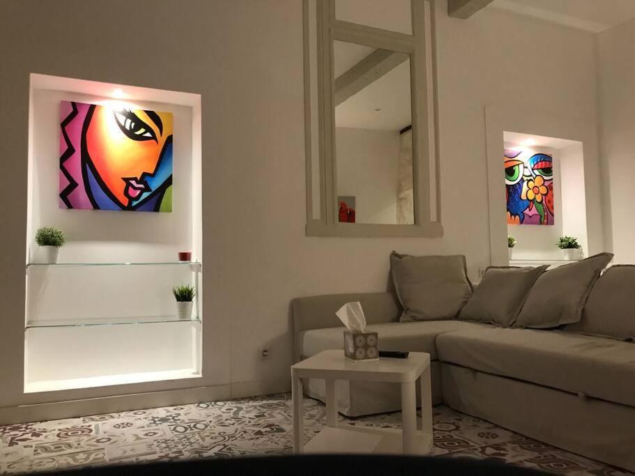 شقة La Loge De L'Horloge - 1 Min Palais Des Papes - Ac Clim - Wifi - Hypercentre - Vue Sur Le Carrousel أفينيون المظهر الخارجي الصورة